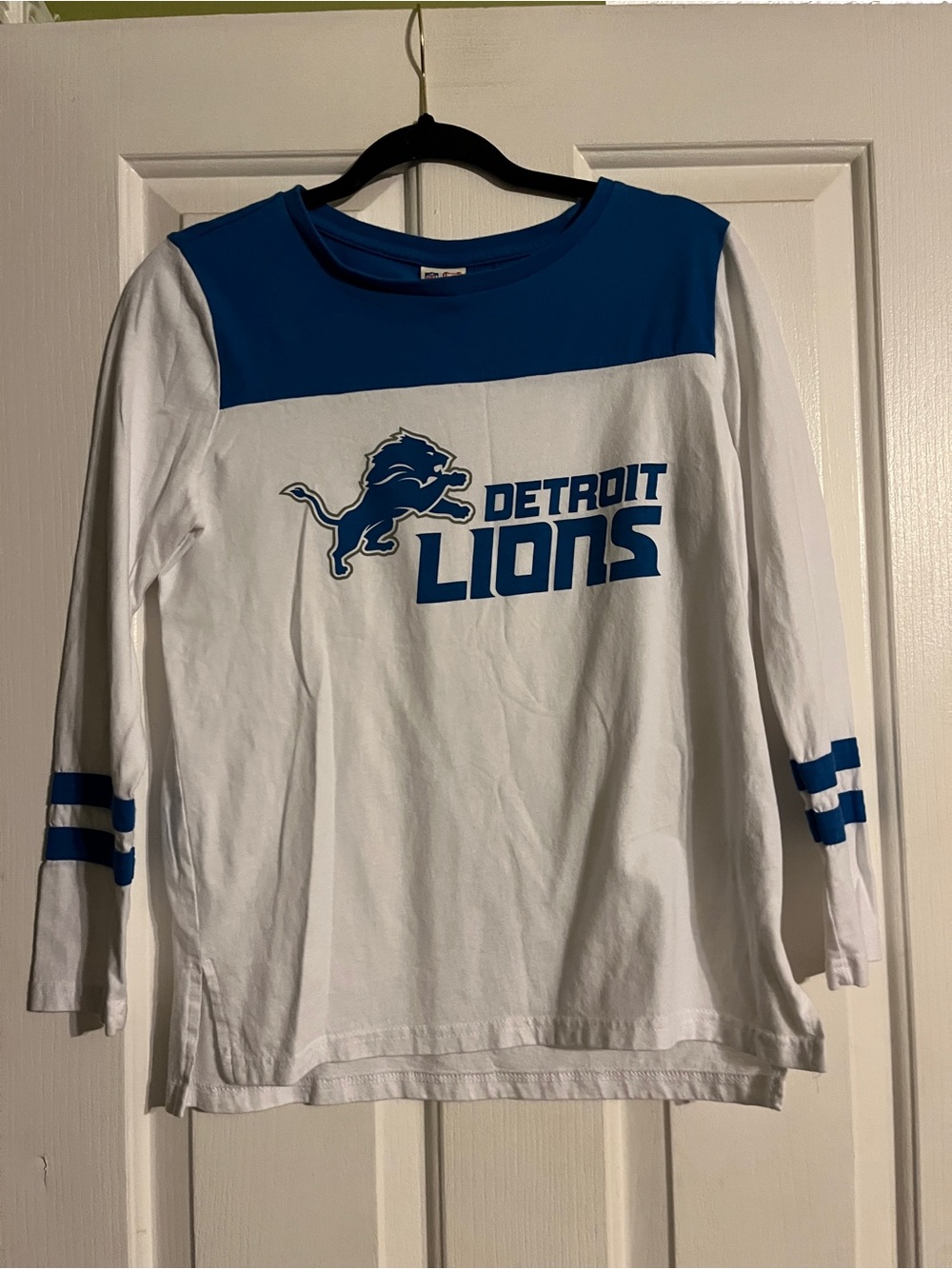 NFL Detroit Lions white & blue long sleeve shirt with blue lion logo, size S #li